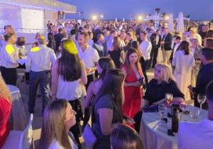 Ambiente durante la inauguración de Paseo del Mar, nuevo punto de encuentro en Torrevieja