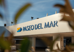 Entrada principal de Paseo del Mar, nuevo espacio de ocio y gastronomía junto al puerto de Torrevieja